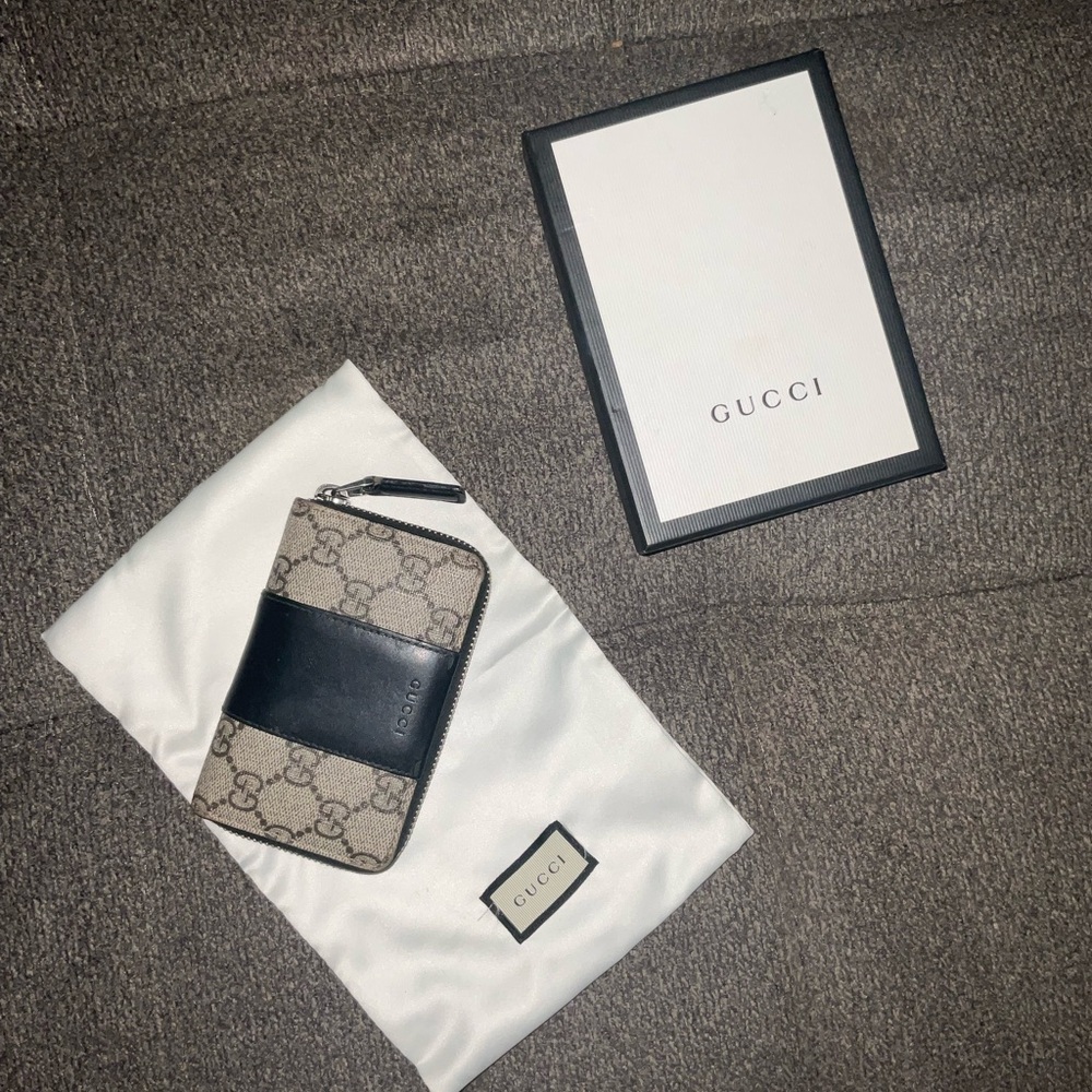 Gucci Black and Gray Signature Card Holder